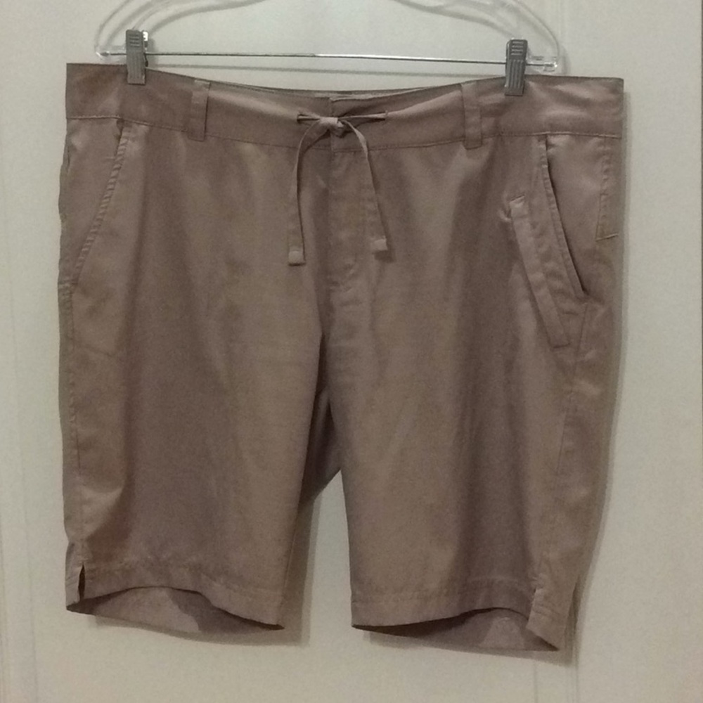 Magellan Women’s XL Outdoors Shorts, Like New.